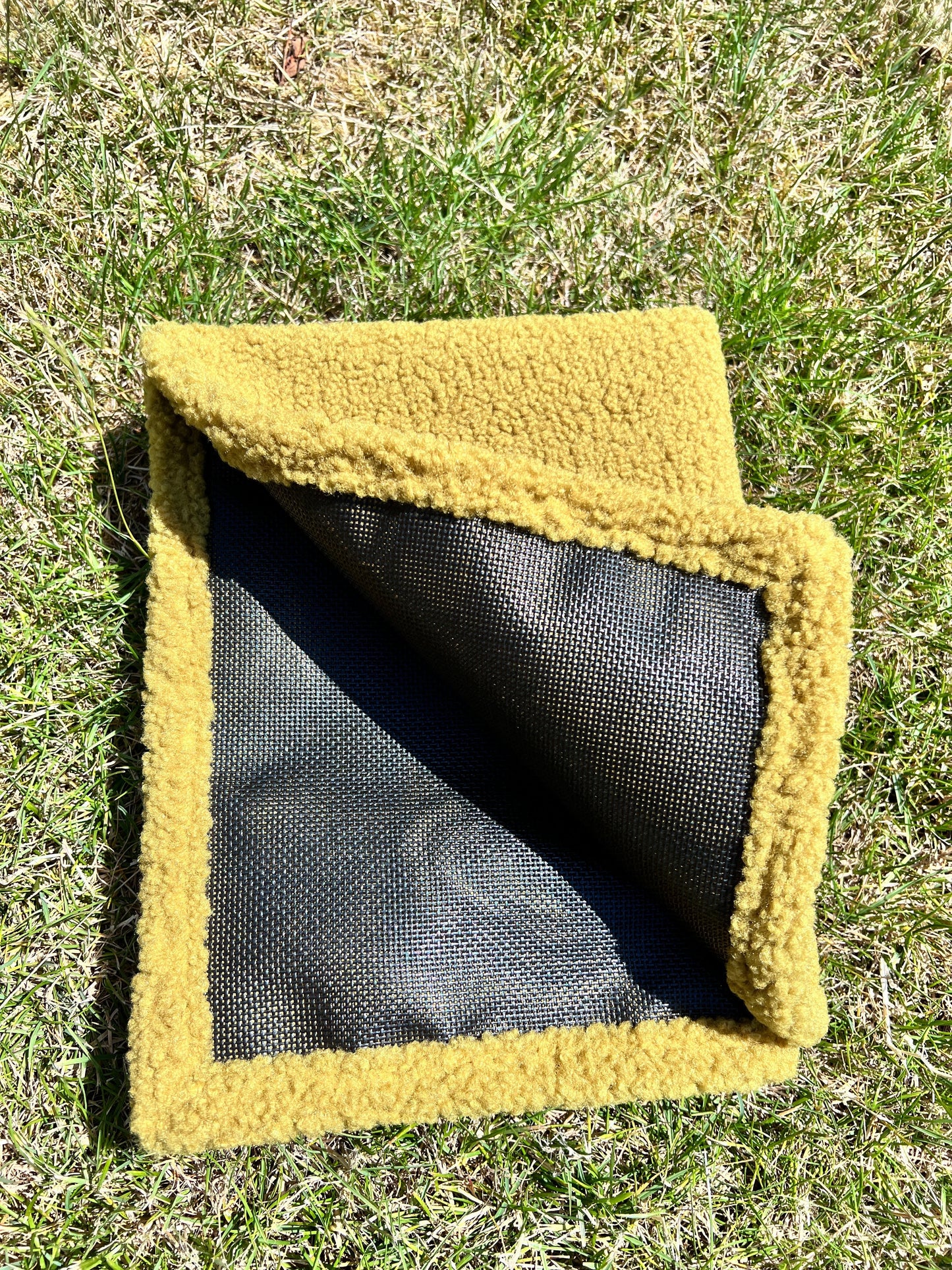 Laboni Multifunctional Outdoor and Travel Dog Blanket Teddy