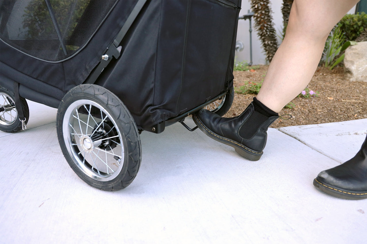 Petique Apollo Elite Pet Stroller incl. Free Rain Cover & Bike Adapter