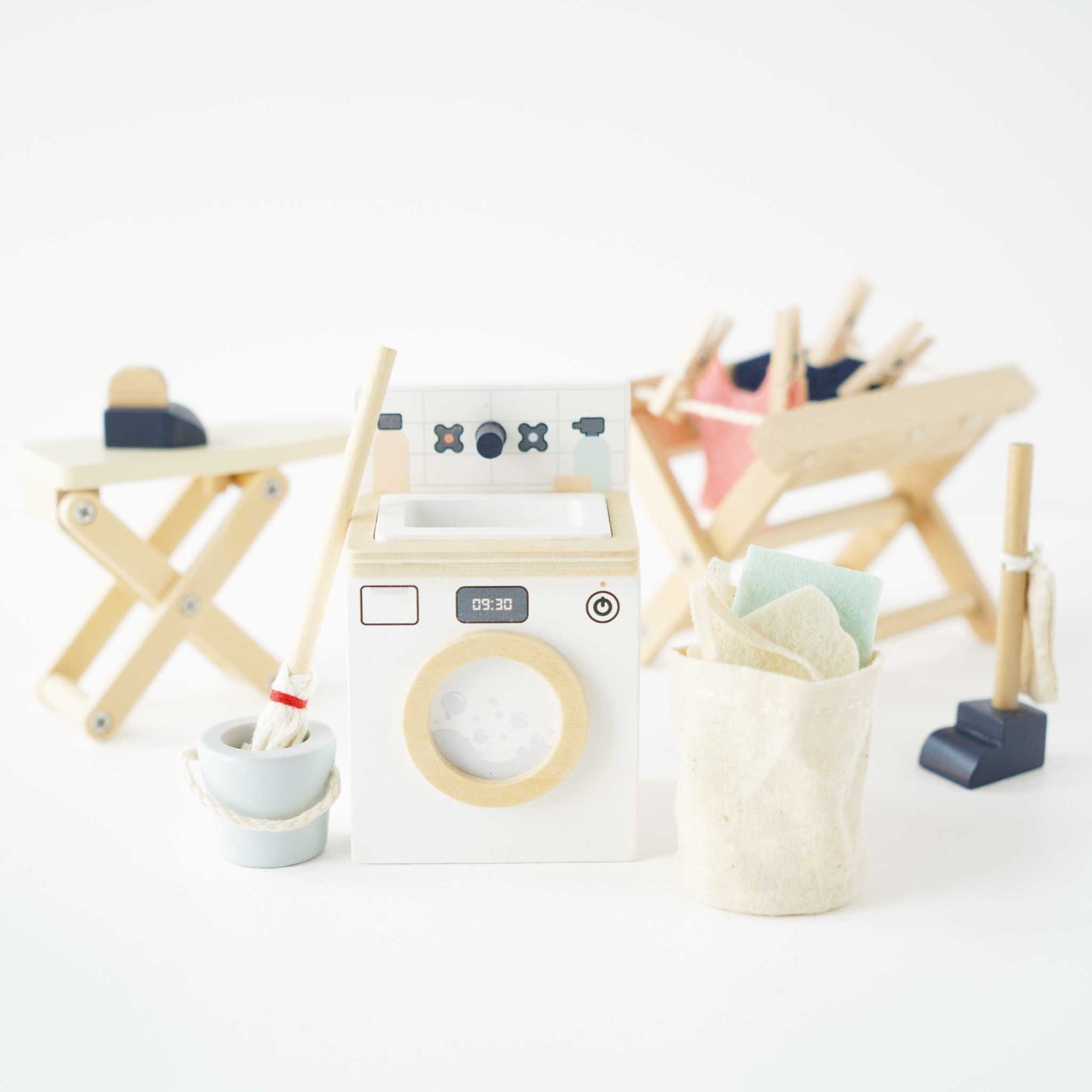Le Toy Van Laundry Room Set