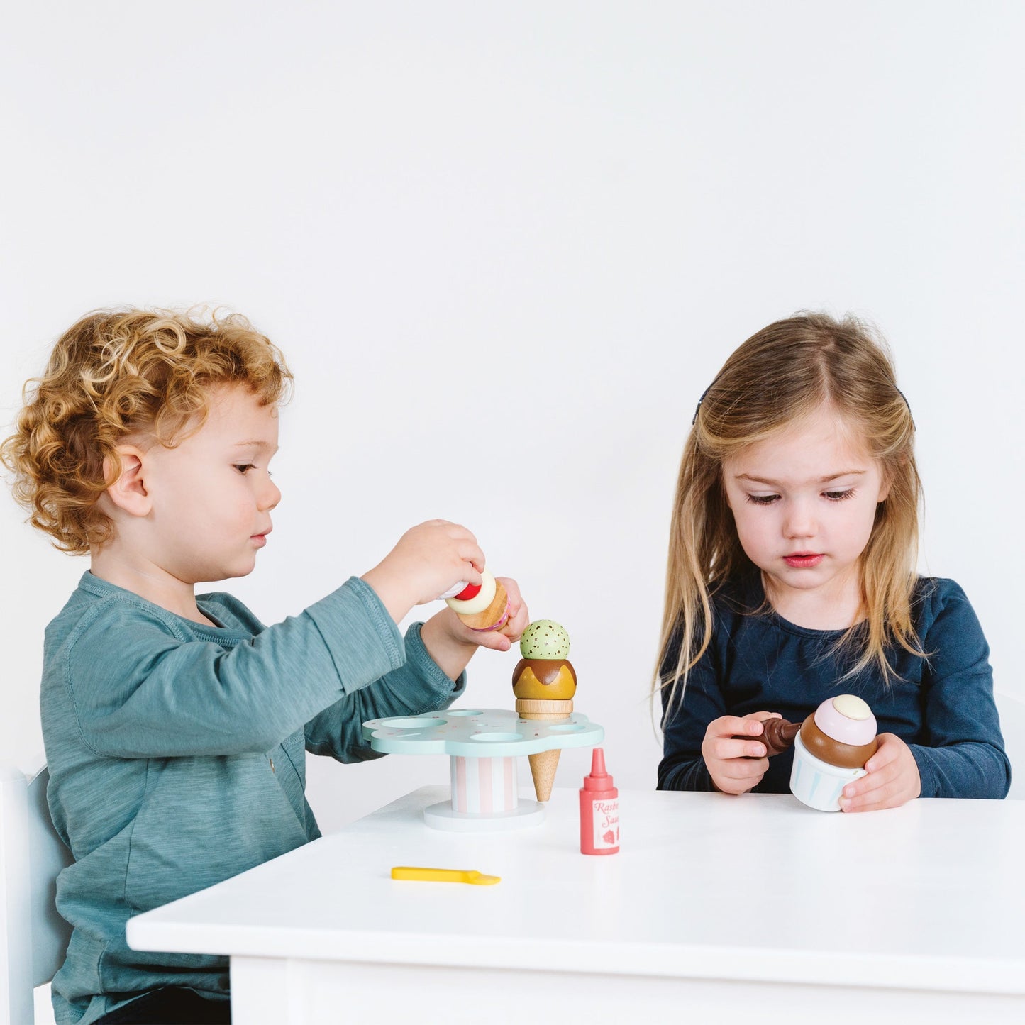 Le Toy Van Wooden Ice Cream Stand & Toppings