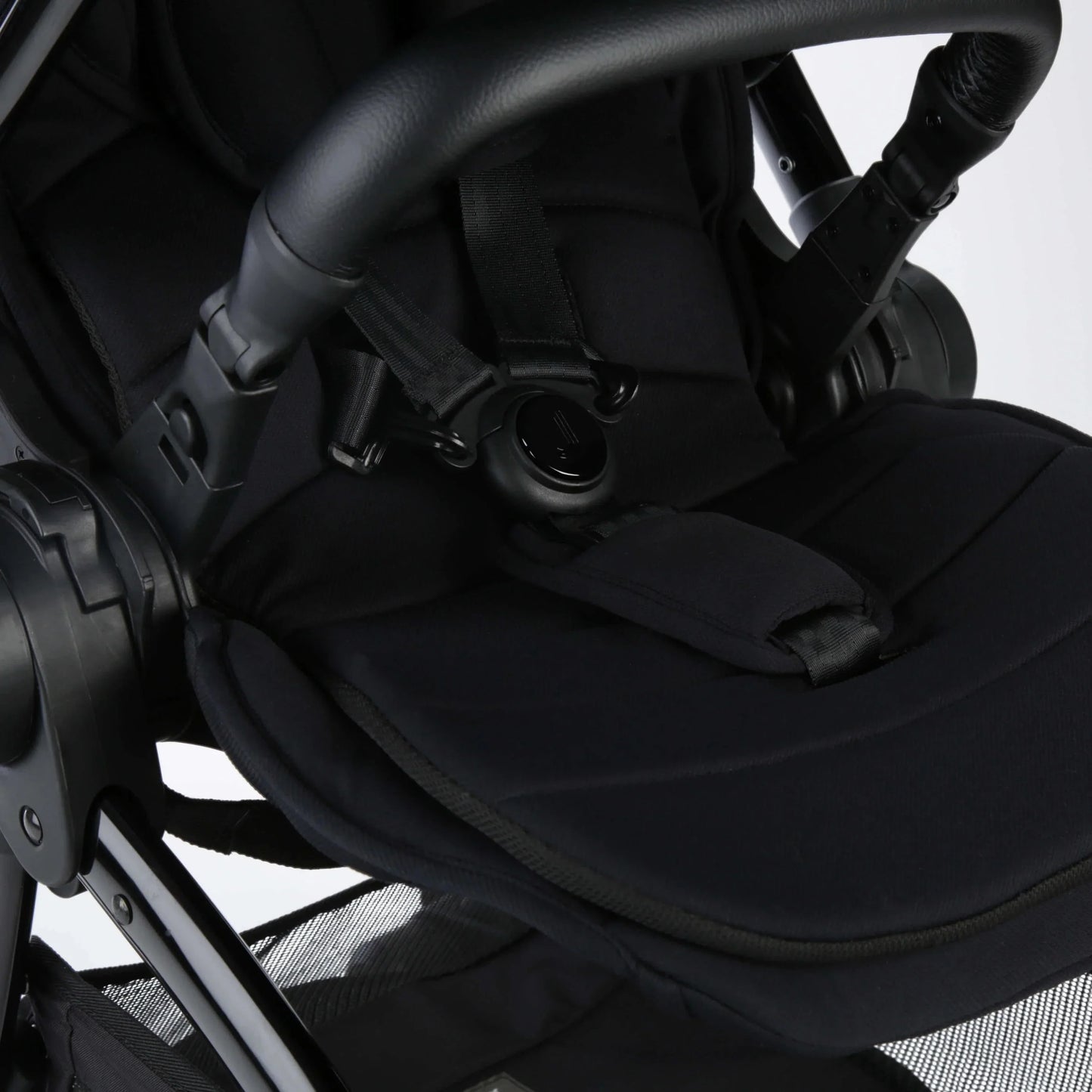 Junior Jones Aylo (Cabriofix) Car Seat Bundle - Rich Black/Graphite